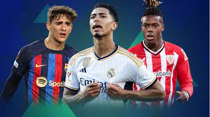 全国70多名滑雪爱好者亚布力挑战“亚洲最陡”野雪赛道.